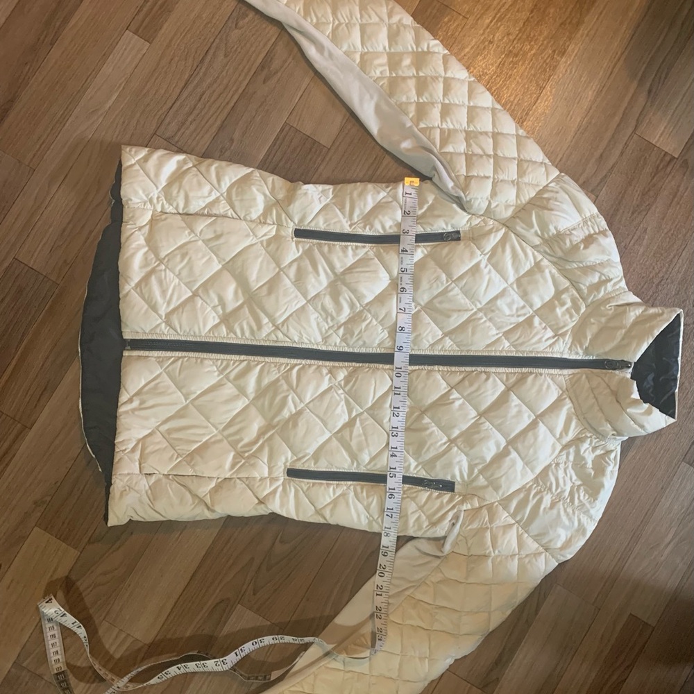 Lululemon Women's cream and black reversible puffer jacket